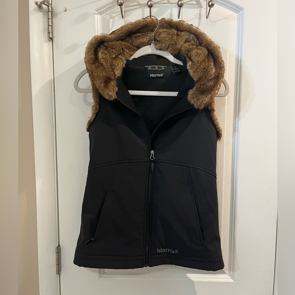 Marmot Furlong Soft shell Faux Fur Trimmed Hooded Vest Sz S Black Fleece Lined - Picture 2 of 14